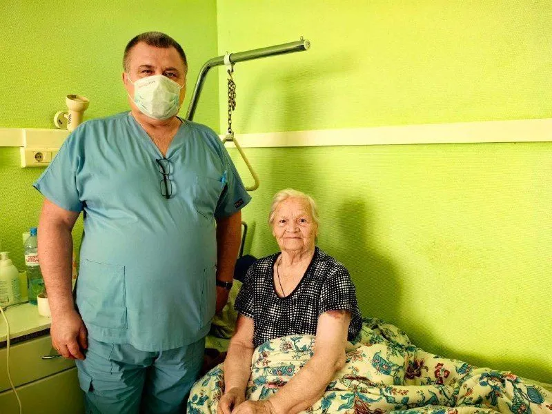 В травмцентре Сургута прооперировали 94-летнюю участницу Великой Отечественной войны