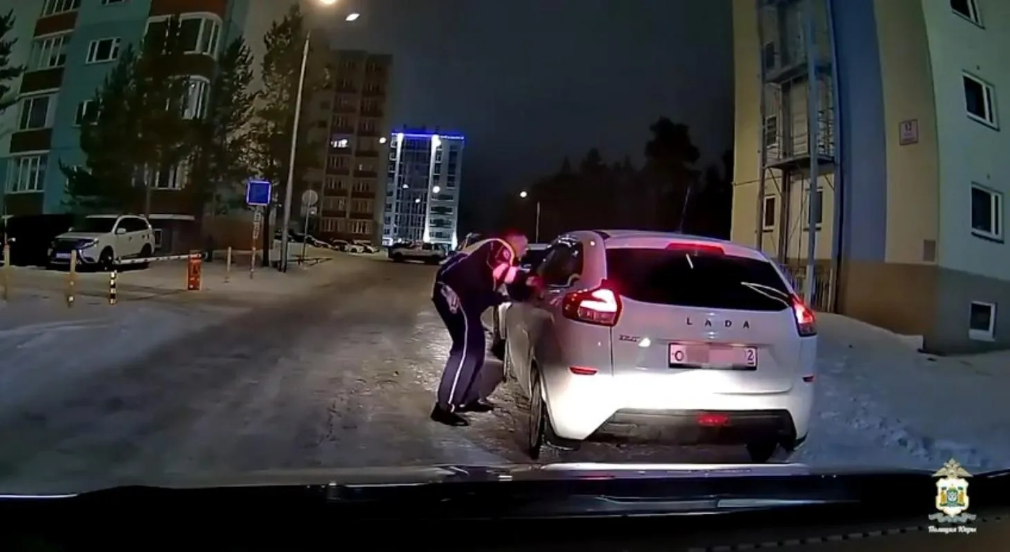 Пьяный житель Когалыма устроил гонки по городу на угнанной «Ладе» и попал в ДТП 