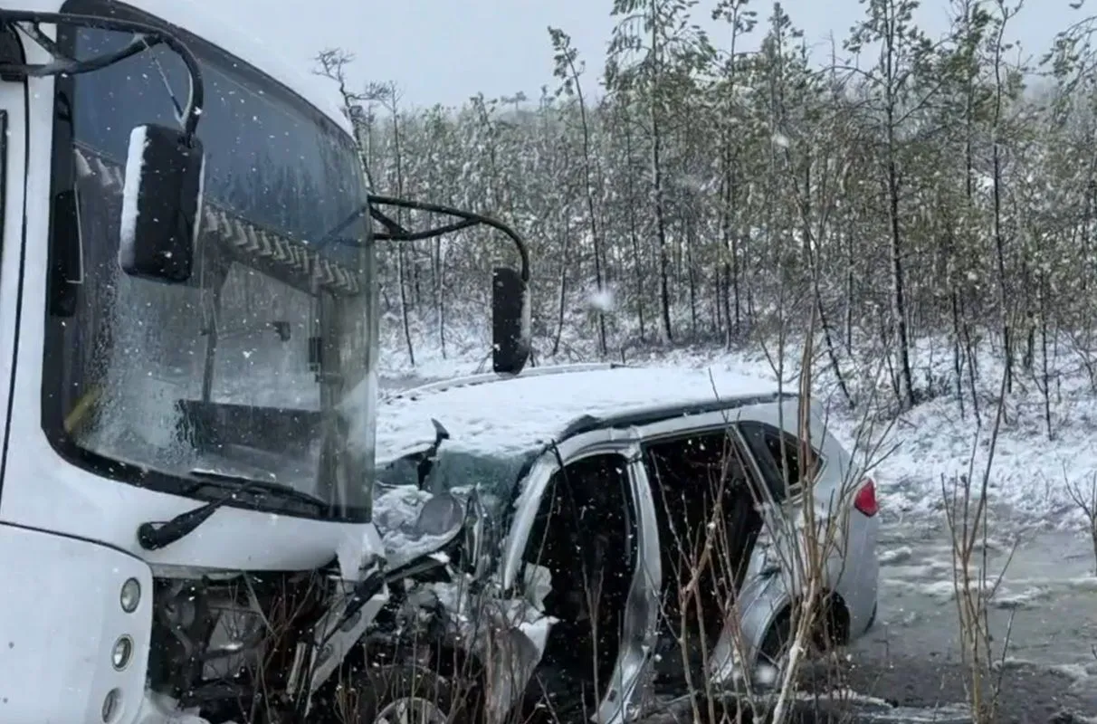 На трассе в ХМАО из-за непогоды погибли два человека