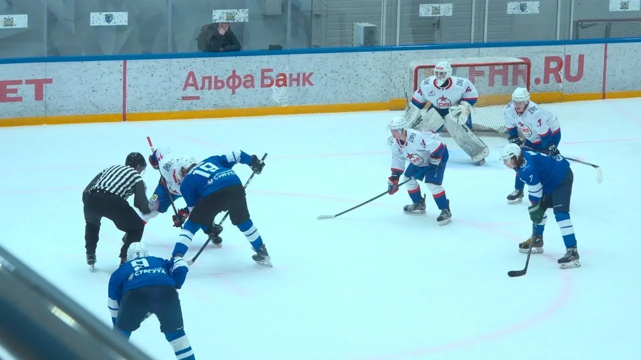 Хоккеисты СурГПУ на домашнем льду приняли противников из Екатеринбурга