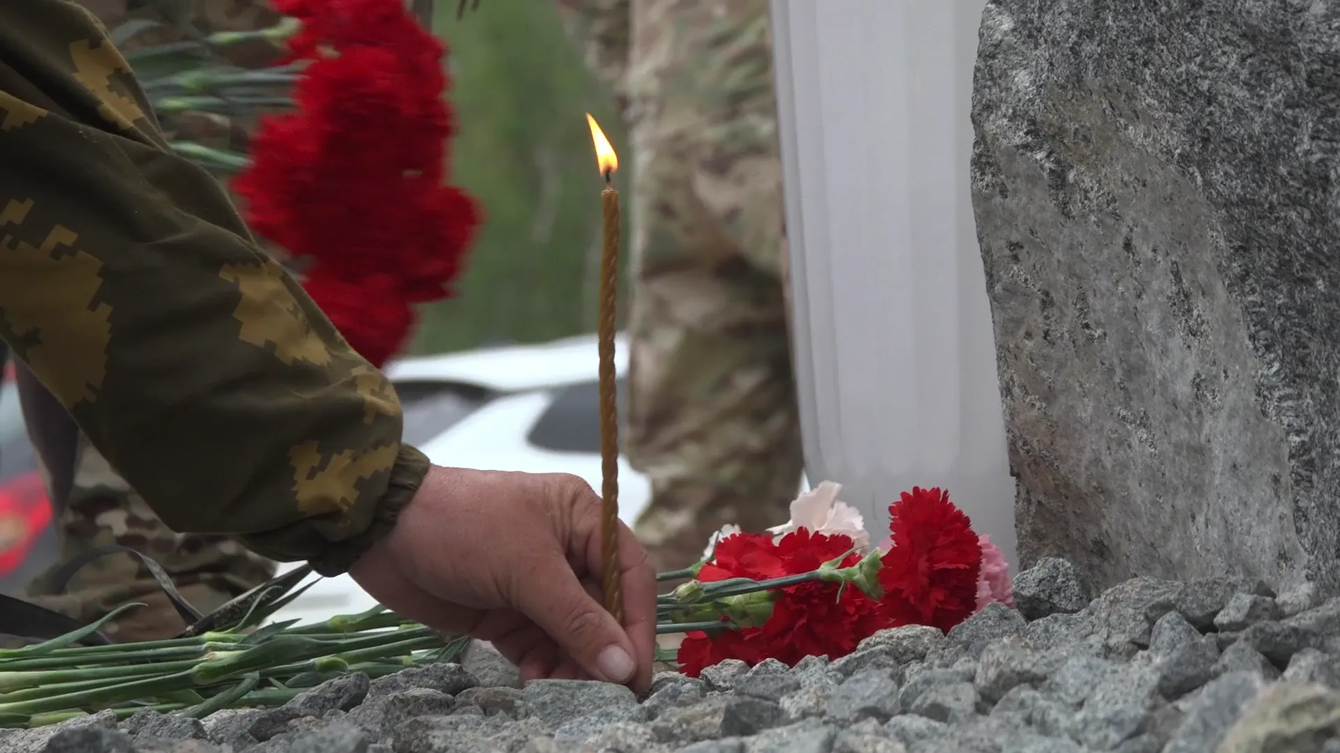 В Сургуте прошла церемония возложения цветов