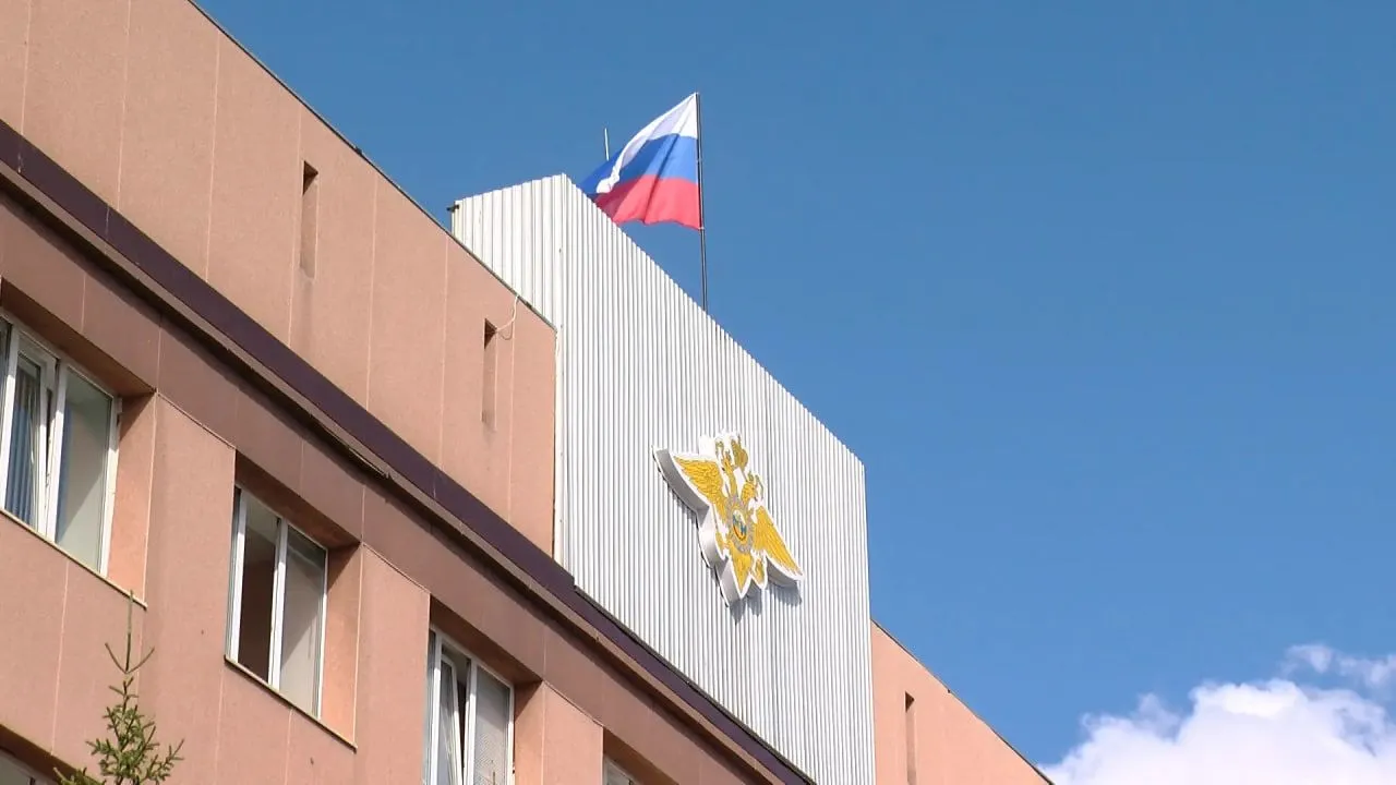 Полицейские Сургута первыми в стране начали борьбу с поддельными школьными аттестатами