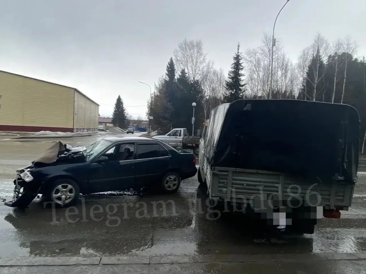 В Ханты-Мансийске водитель устроил ДТП и отказался проходить тест на алкоголь 