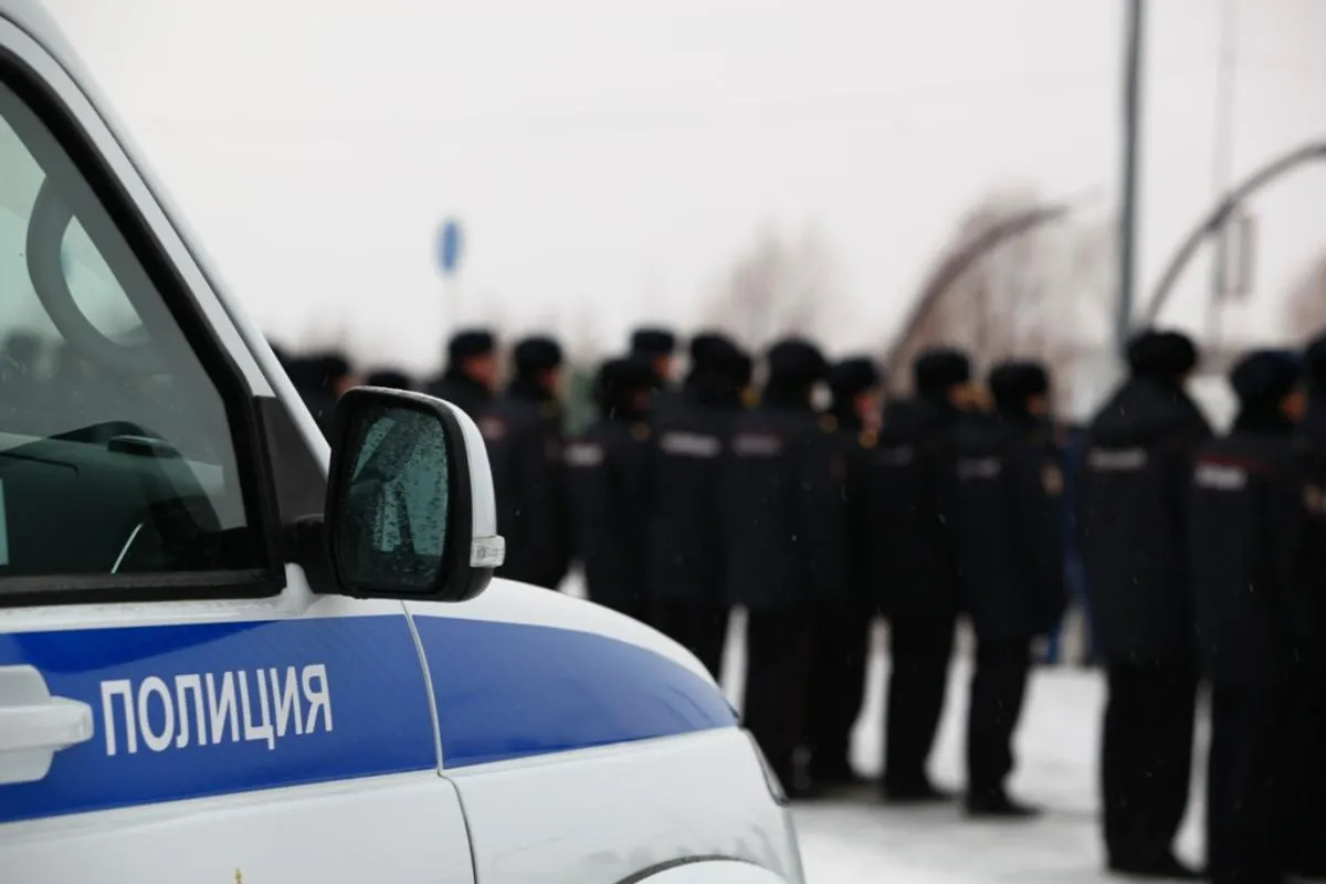 В Югре водитель заплатит штраф за экстремистскую подвеску на зеркале