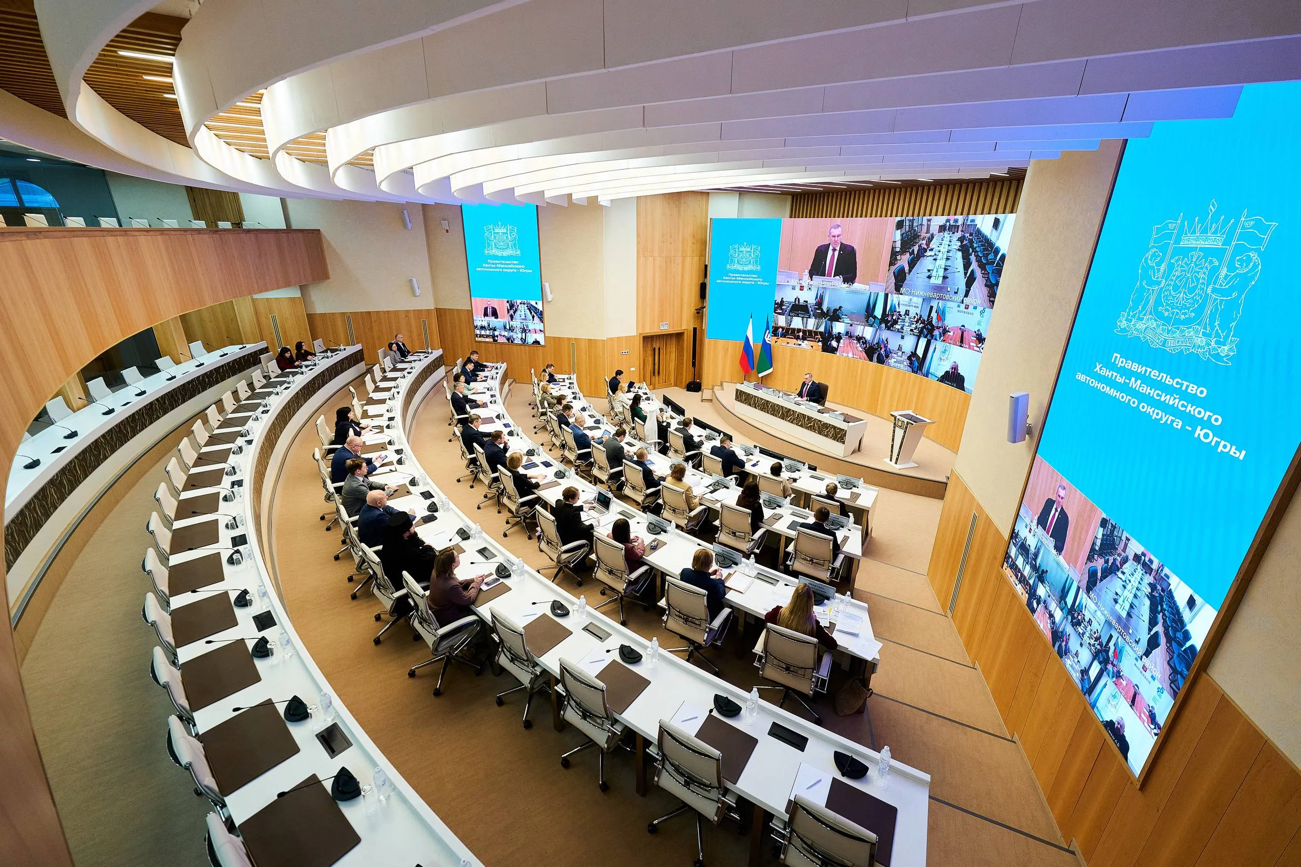 В Югре обсуждают план мероприятий Года молодой семьи