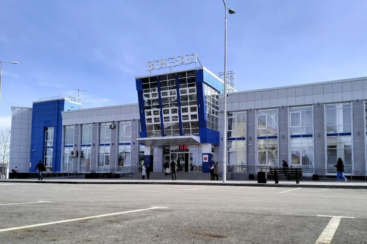 Партийный десант «высадился» на ж/д вокзал в Нягани