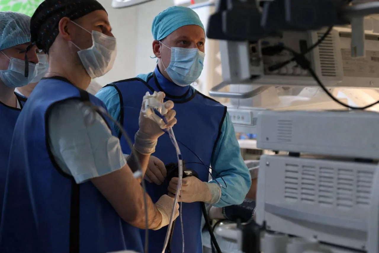 Девушку из Екатеринбурга с редким заболеванием прооперировали в Нижневартовске