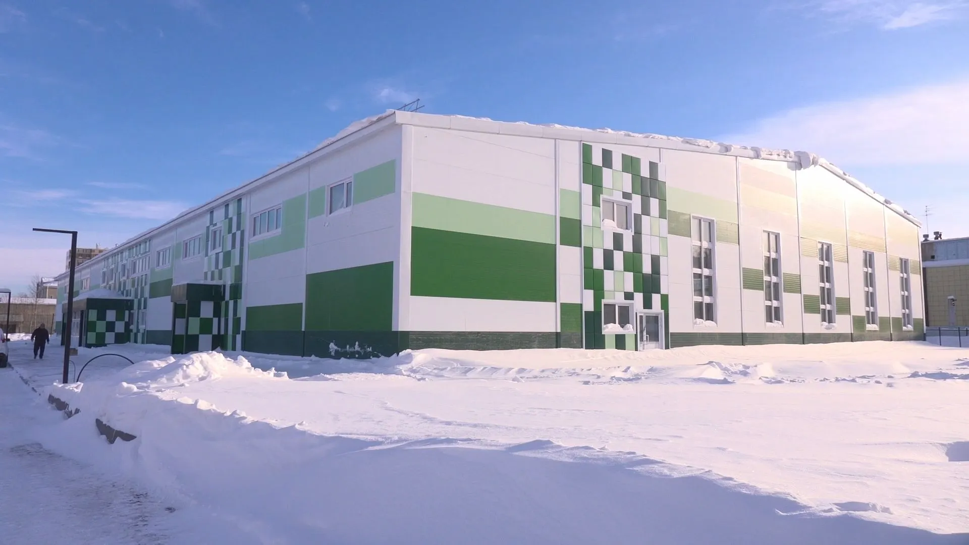 Спорткомплекс на улице Маяковского в Сургуте планируют сдать в июле