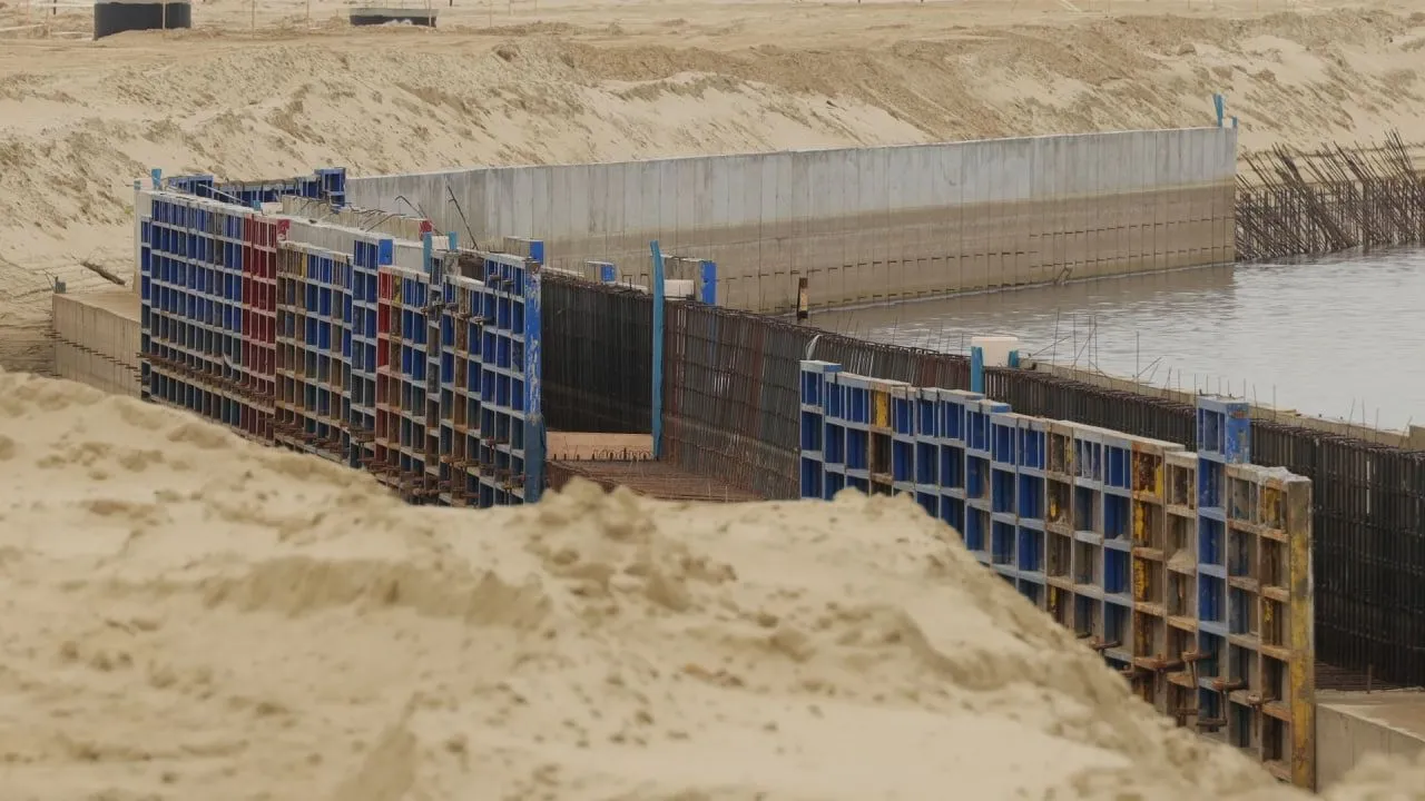 Набережная будущего научно-технологического центра готова на 80-85%