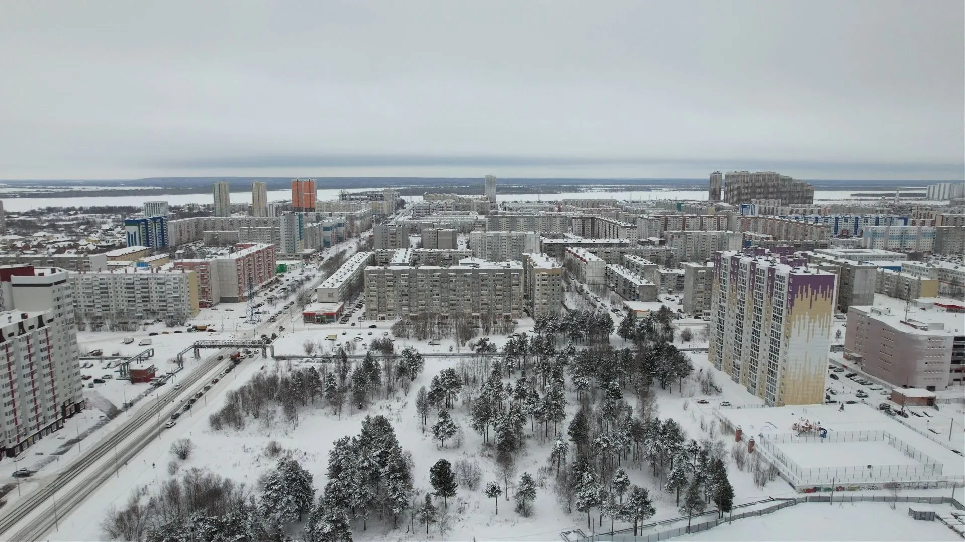 Морозилки, шины, лыжи: что находят коммунальщики в канализации Сургута