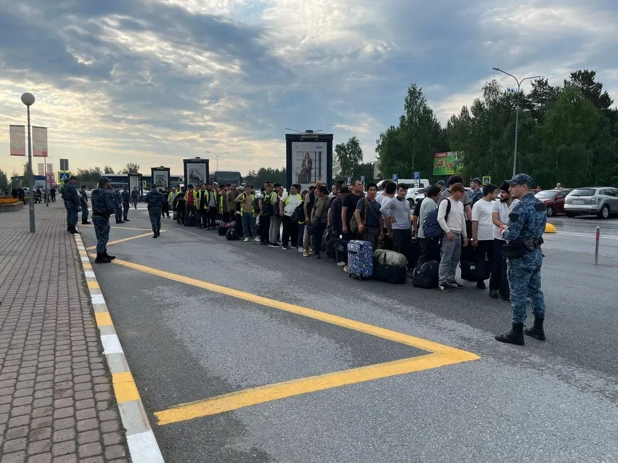 Из Сургута выдворили 59 иностранцев