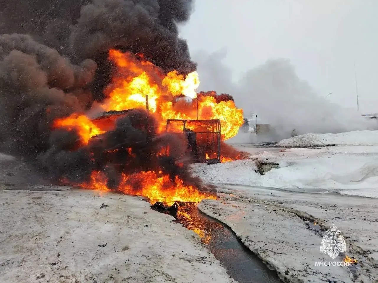 После пожара на АЗС в Сургутском районе возбуждено уголовное дело