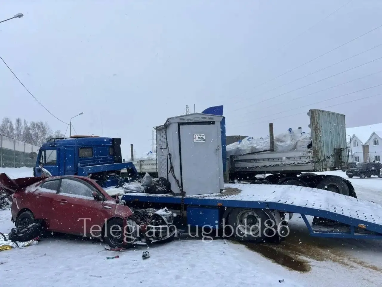 В Нефтеюганском районе в массовом ДТП с большегрузами погиб 22-летний водитель легковушки