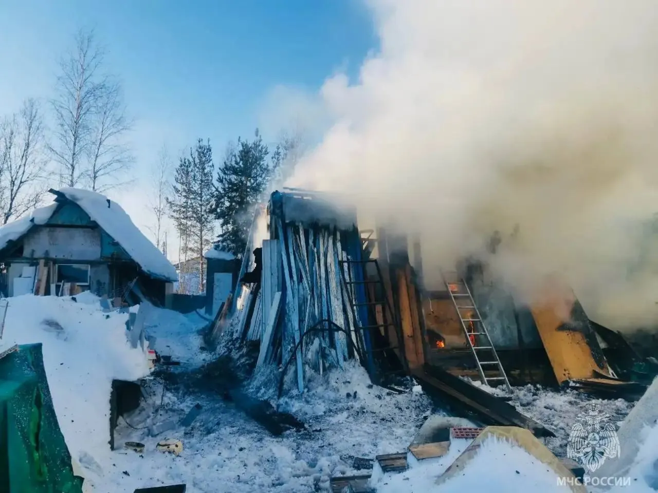 Два человека погибли на пожаре в Сургуте