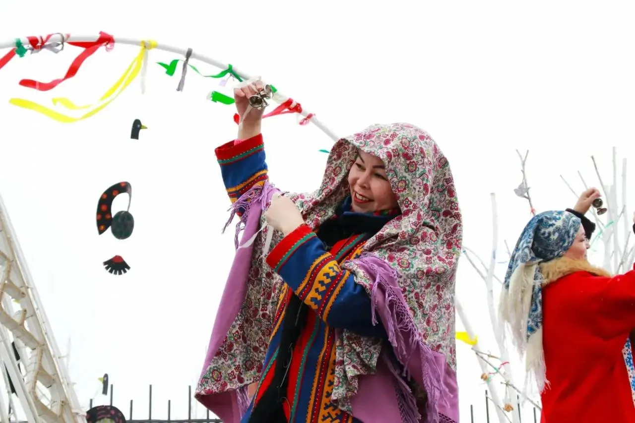 Десятки сургутян и гостей города присоединились к празднованию «Вороньего дня»