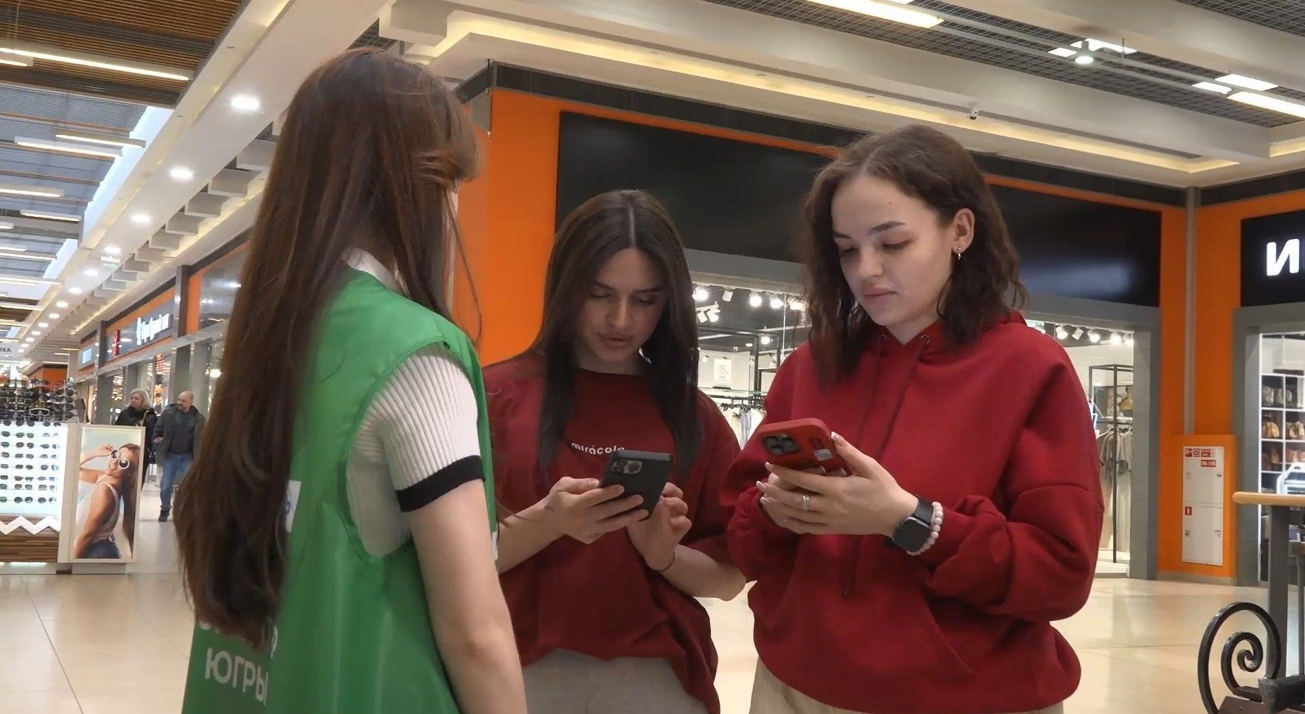 Волонтеры помогают сургутянам выбирать объекты благоустройства