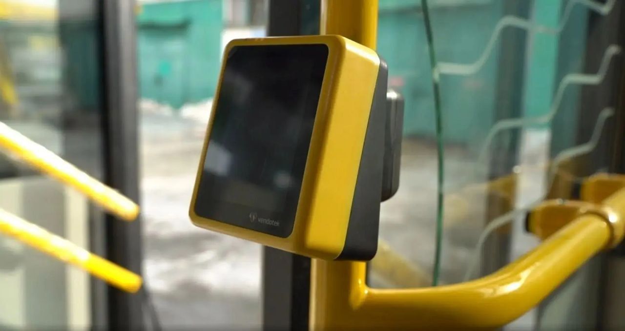 В автобусах Сургута развесят QR-коды для быстрой оплаты проезда