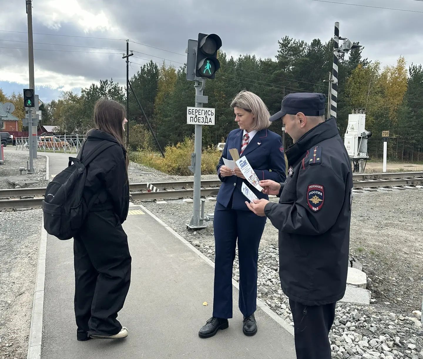 Полицейские Сургута рассказали детям о безопасности вблизи железнодорожных путей