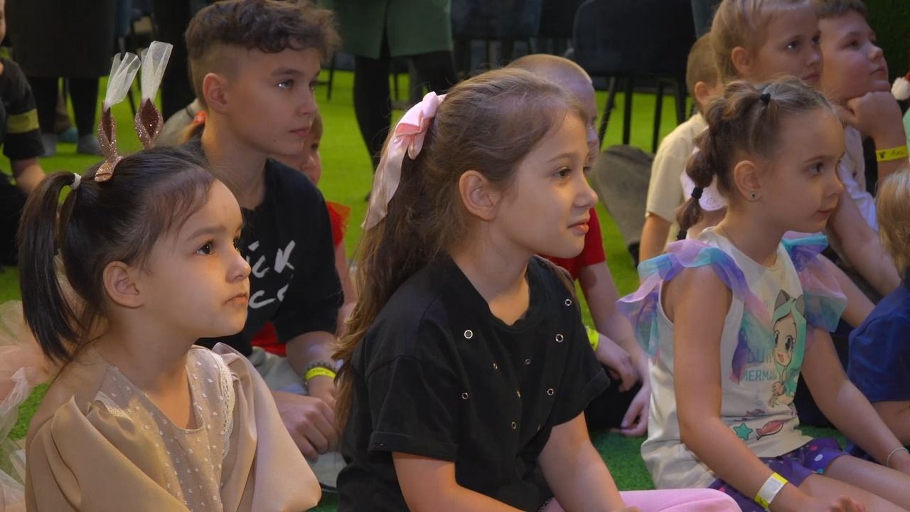 В Сургуте для детей погибших бойцов СВО устроили новогодний праздник