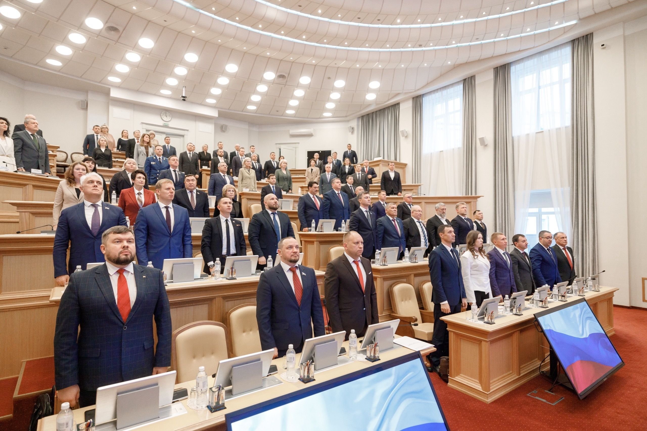 Дума Югры начала работу в новом составе