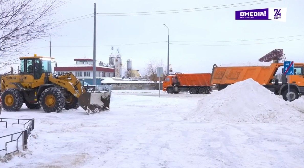 Как в Сургуте справляются с последствиями обильных снегопадов