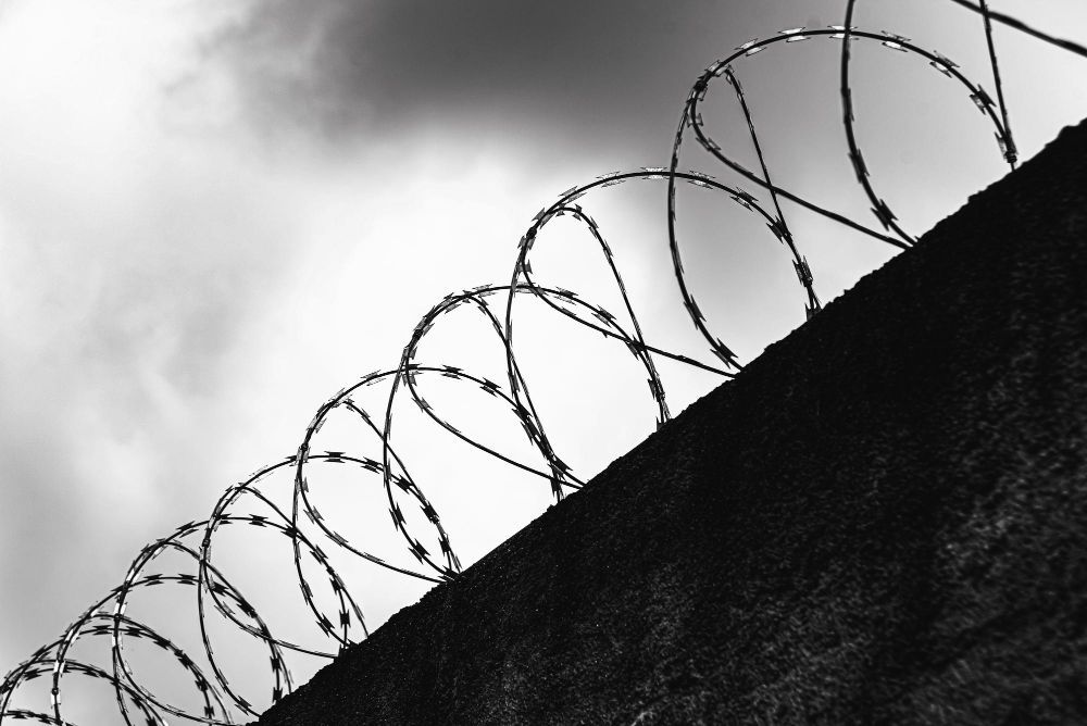 18-летнюю москвичку обвиняют в обмане пенсионерки из Сургута