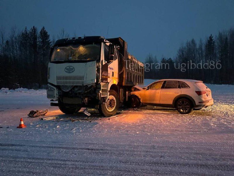 В Сургуте водитель грузовика нарушил ПДД и столкнулся с Audi