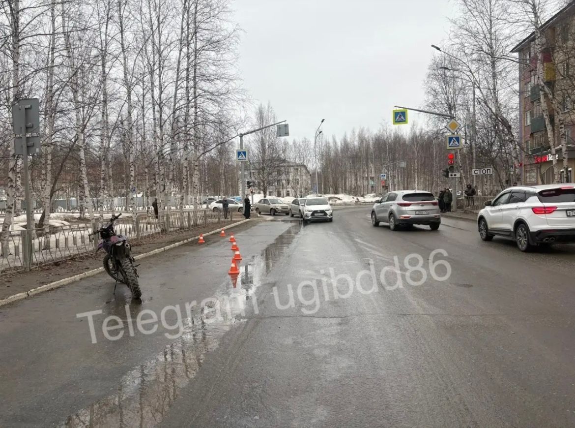 В Нижневартовске подросток на байке влетел в бордюр