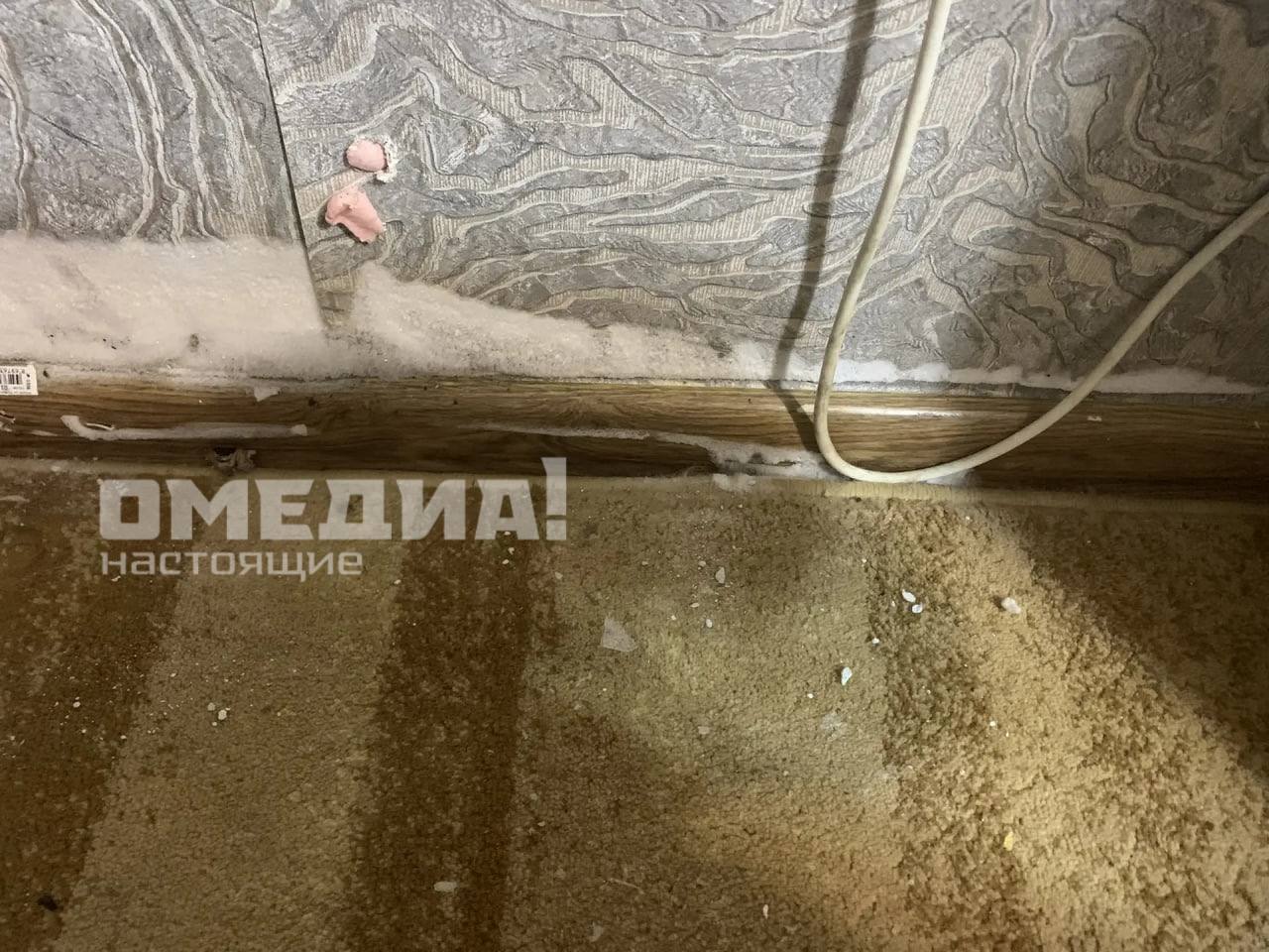 Жители Солнечного почти два месяца живут с прорванной канализационной трубой