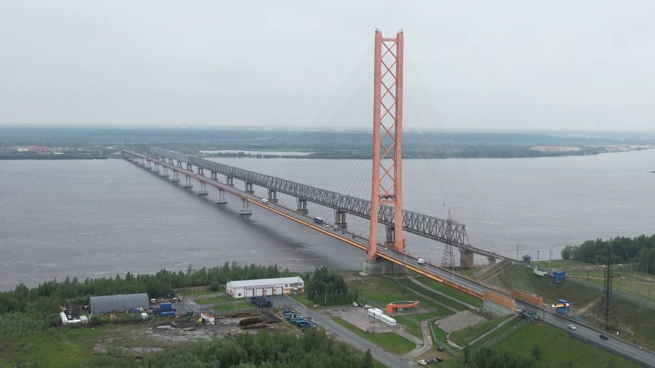 На первом мосту через Обь ввели ограничения для грузовых автомобилей