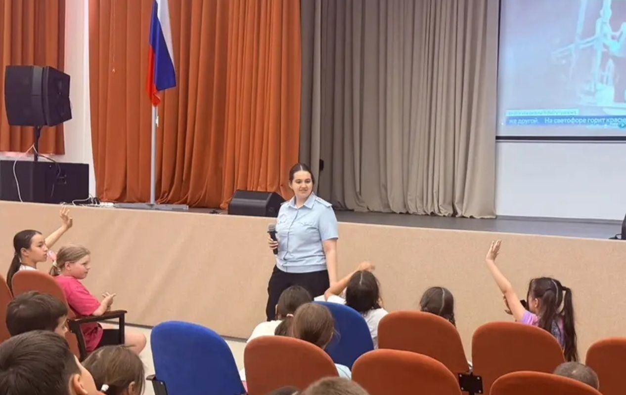 В Сургуте транспортные полицейские провели уроки безопасности для школьников