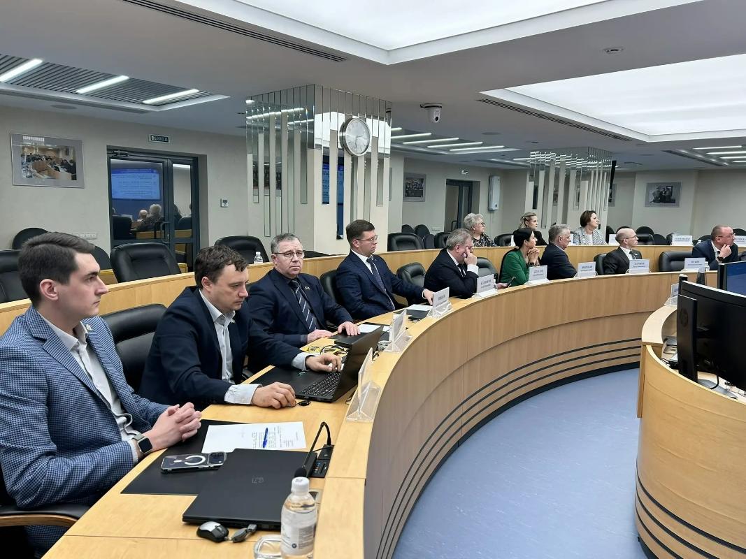 Сургут поделился с Нижневартовском практикой инициативных проектов в многоквартирных домах