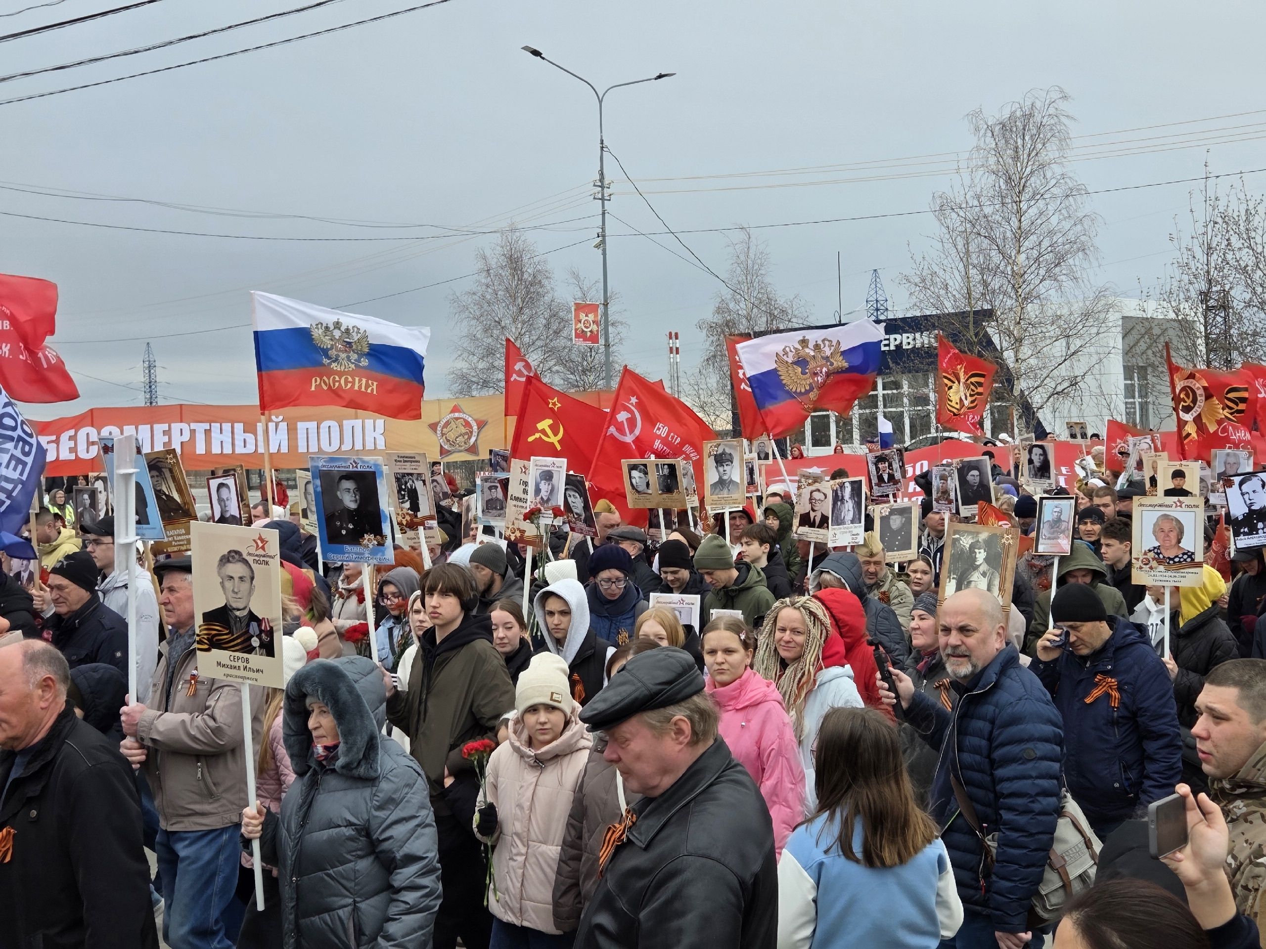 Около двух тысяч сургутян присоединились к акции «Бессмертный полк»