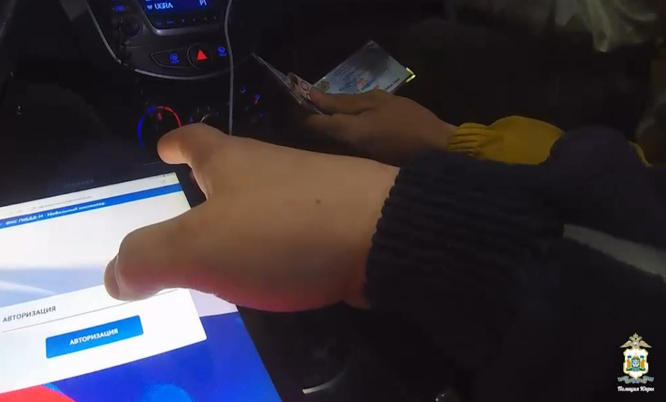 В Ханты-Мансийске иностранец-нарушитель попытался  откупиться от инспекторов ДПС
