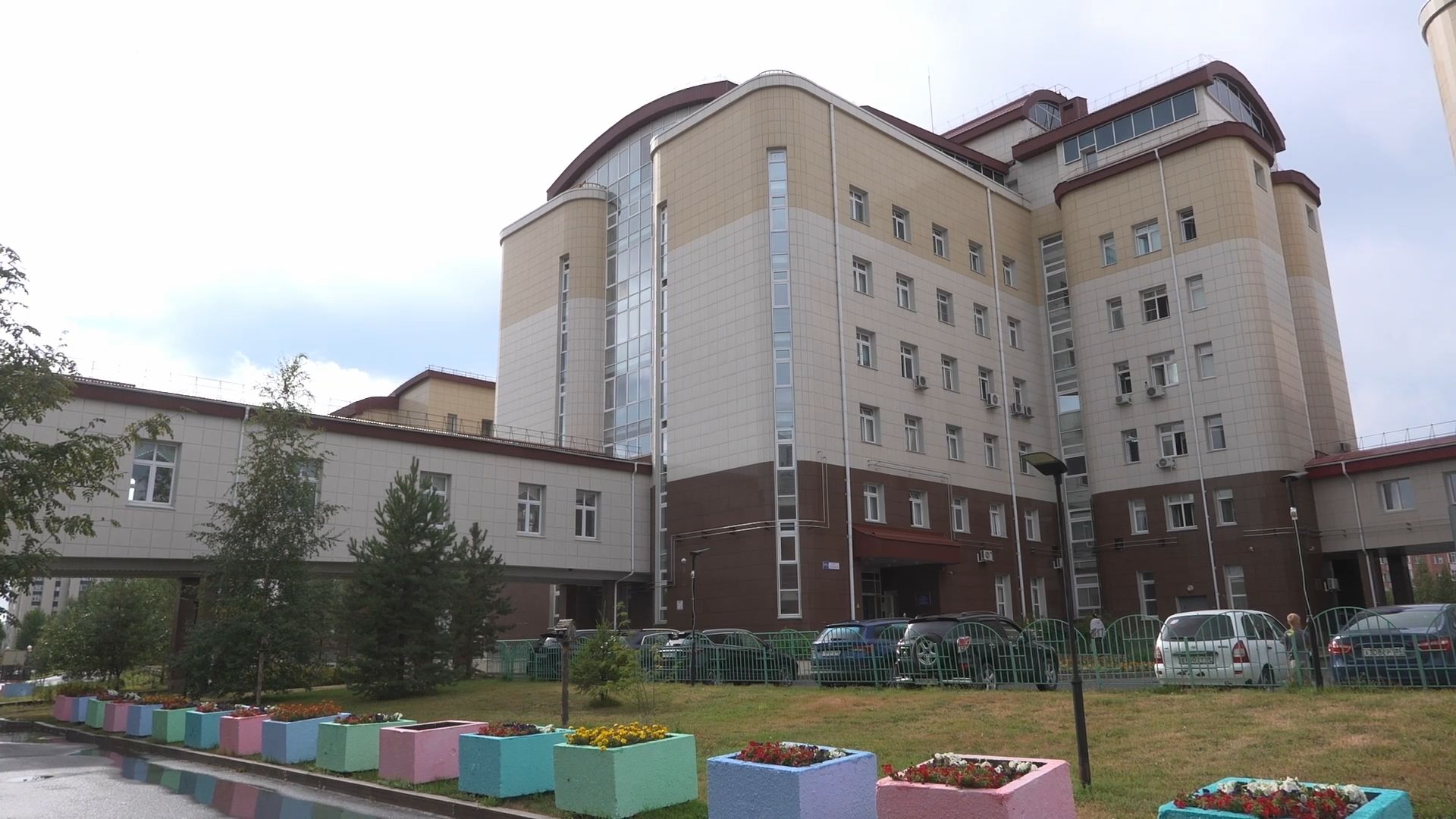 Врачи Сургута почти две недели боролись за жизнь трёхмесячной девочки
