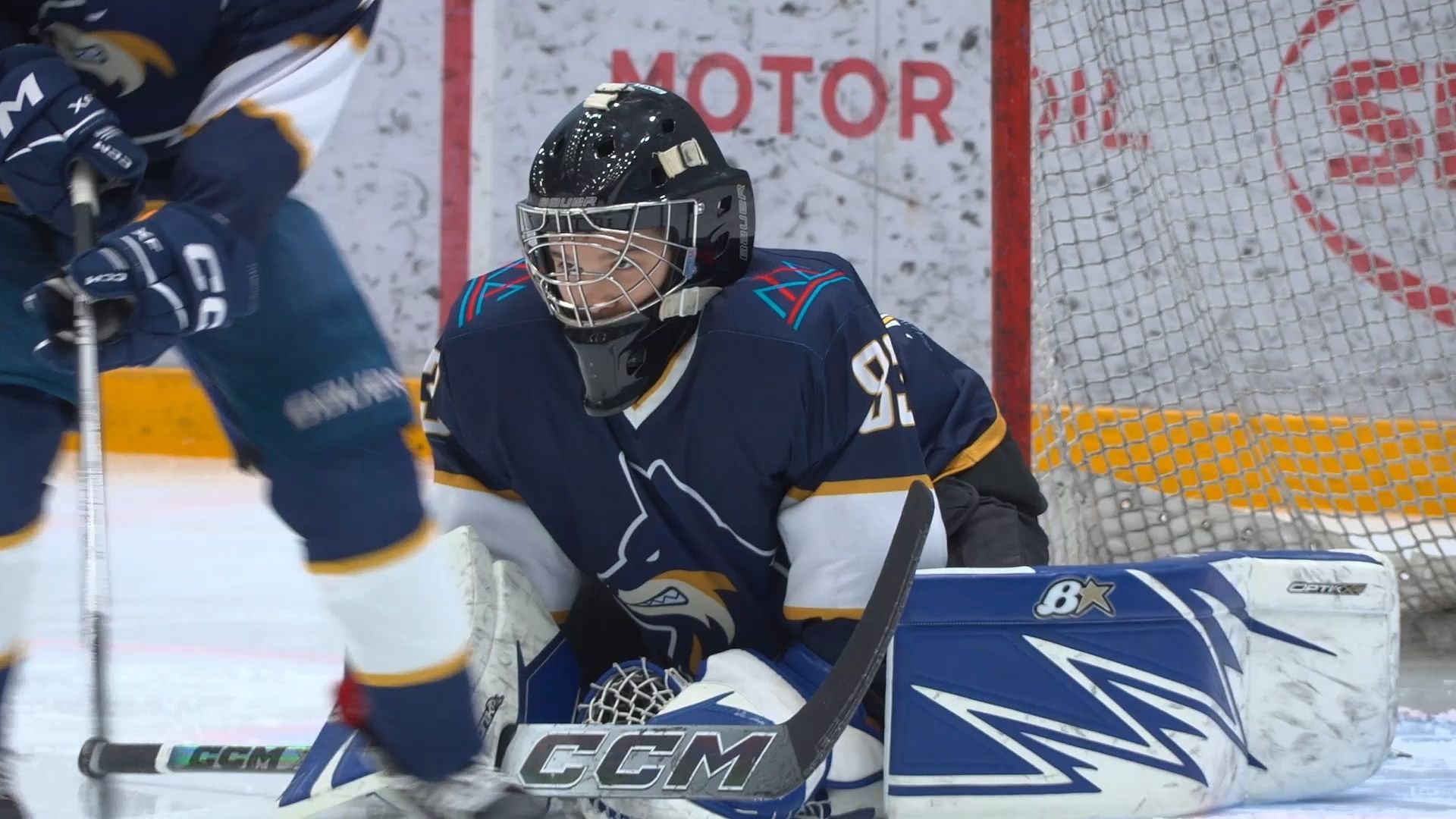 Сургутский «Олимпиец - 2013» на домашнем льду принимал соперника из Челябинска