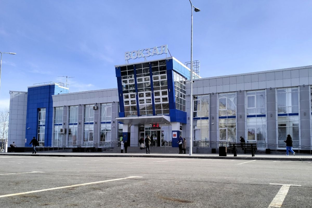 Партийный десант «высадился» на ж/д вокзал в Нягани