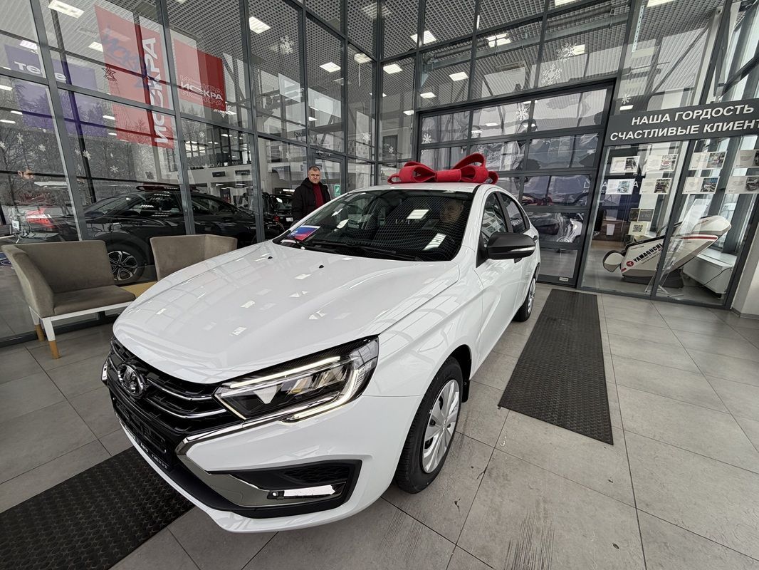 Трое югорчан, пострадавших на производстве, получили новые автомобили