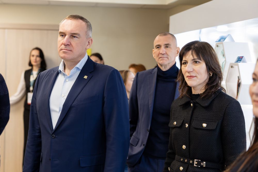 Губернатор Югры совместно с главой Сургутского района посетил форум «Креативный старт» в Белом Яре