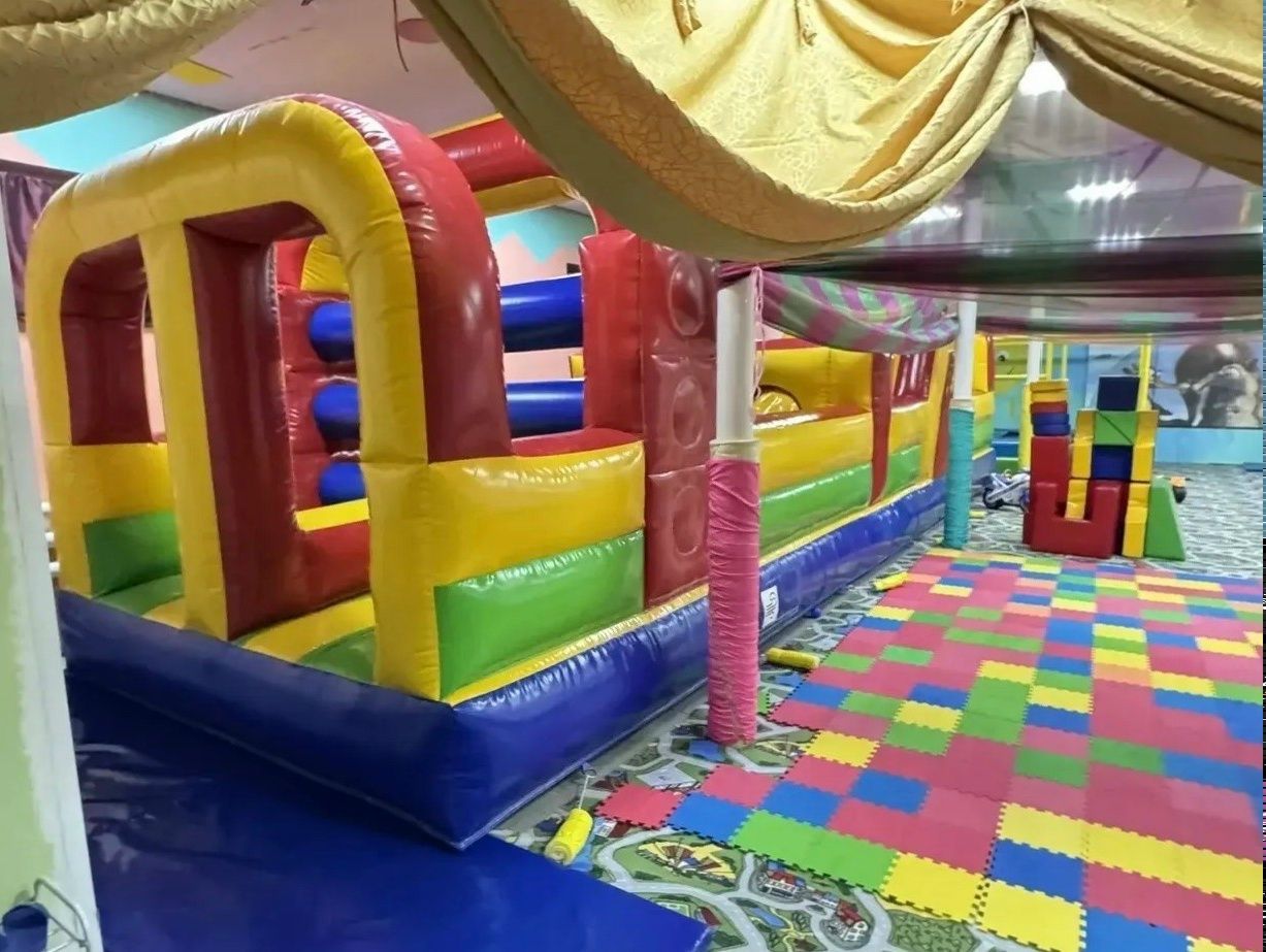 В Югре 8-летняя девочка серьезно пострадала на батуте в развлекательном центре