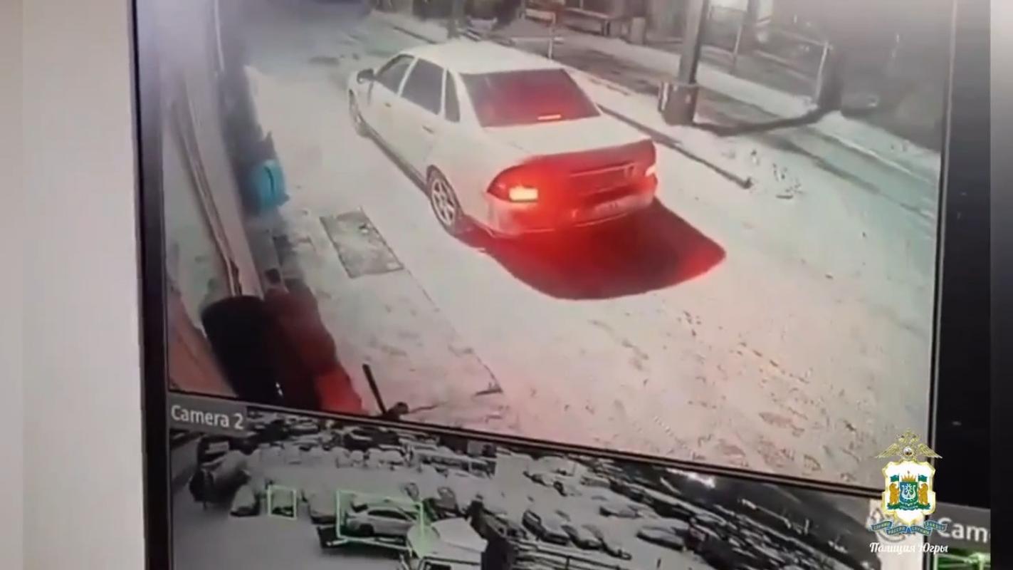 Сотрудник штрафстоянки в Сургутском районе угнал «Ладу» и разбил ее