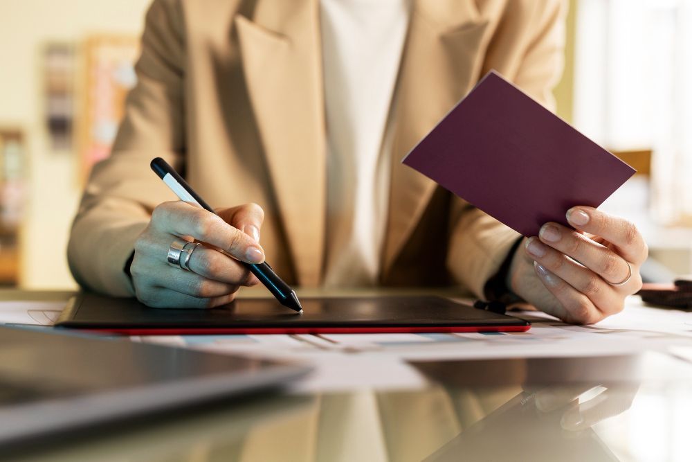 Югорчанка отсудила у МВД компенсацию за ошибку в загранпаспорте