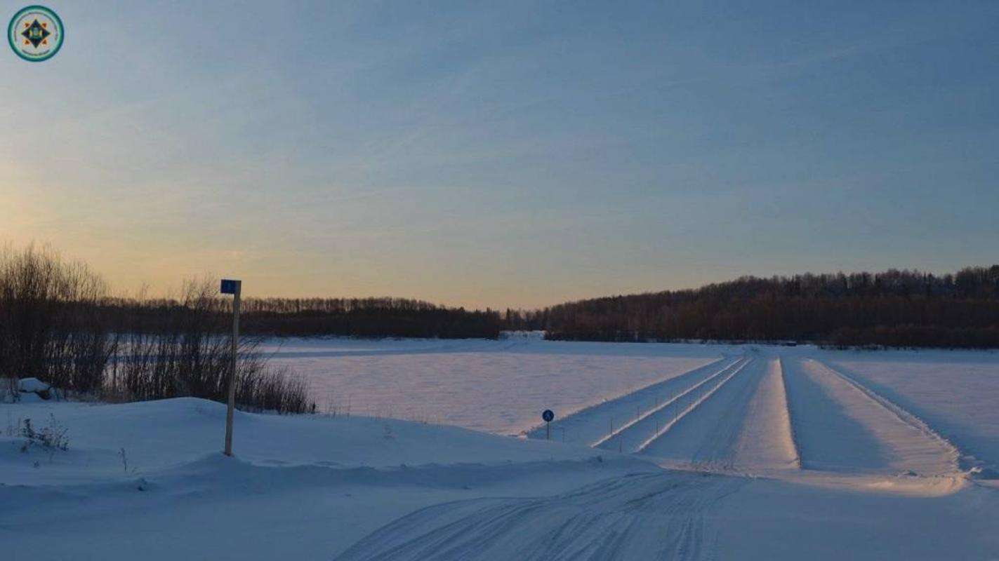 В Югре спасатели вызволили двоих замерзающих путников с автозимника