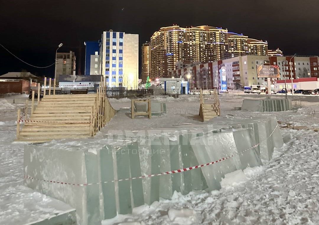 В Сургуте демонтируют ледяные горки