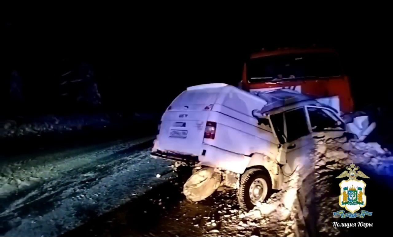 В Нефтеюганском районе в лобовом столкновении с «КамАЗом» погиб водитель «УАЗ»