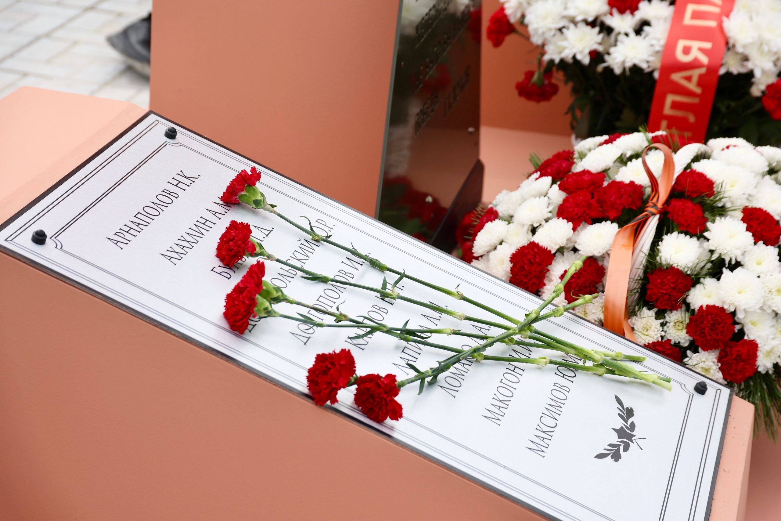В Сургуте открыли первый обелиск в память о воинах-железнодорожниках