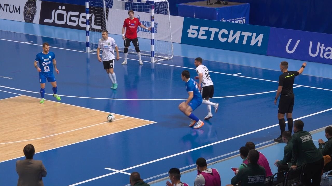 Футболисты сургутского клуба «Факел» встретились со спортсменами из нижегородского «Торпедо»