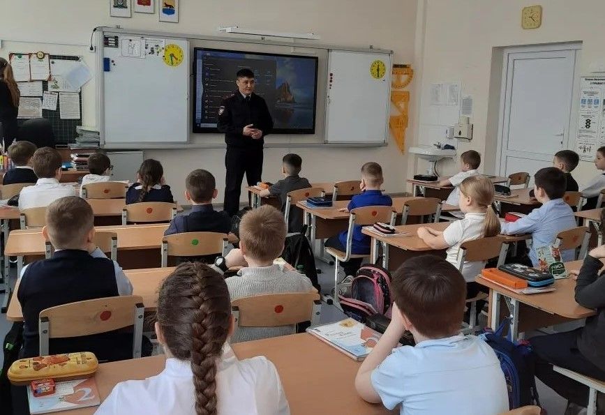 Школьникам Сургута рассказывают о правилах безопасности вблизи железных дорог