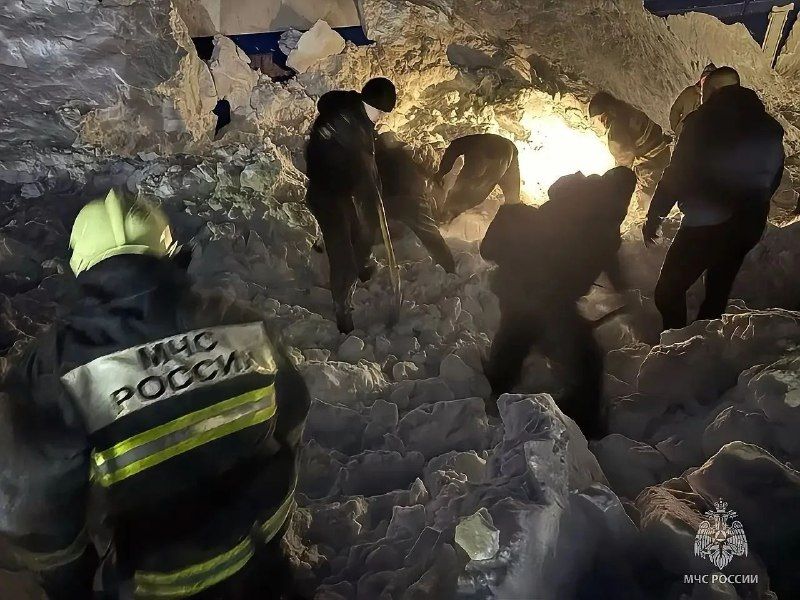 СРОЧНО: в результате схода снега с крыши в Сургутском районе погиб ребенок