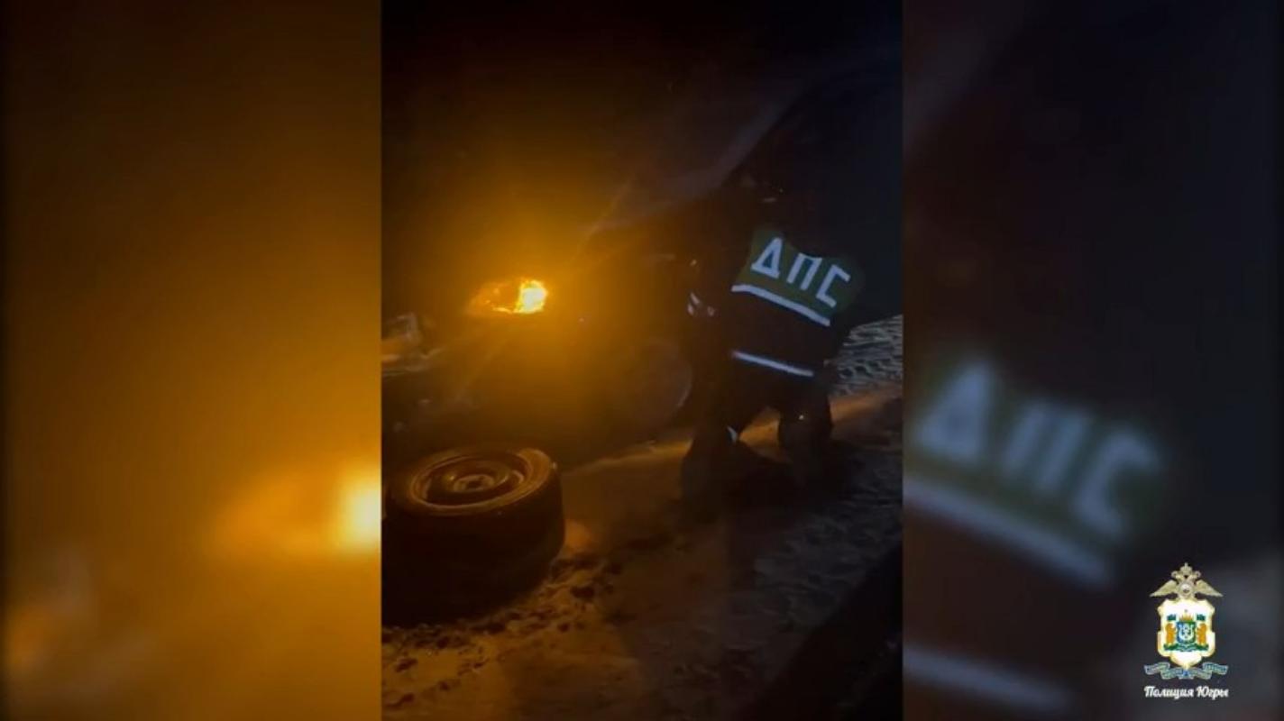 Полицейские Югры вызволили из снежного плена семью из Саранпауля